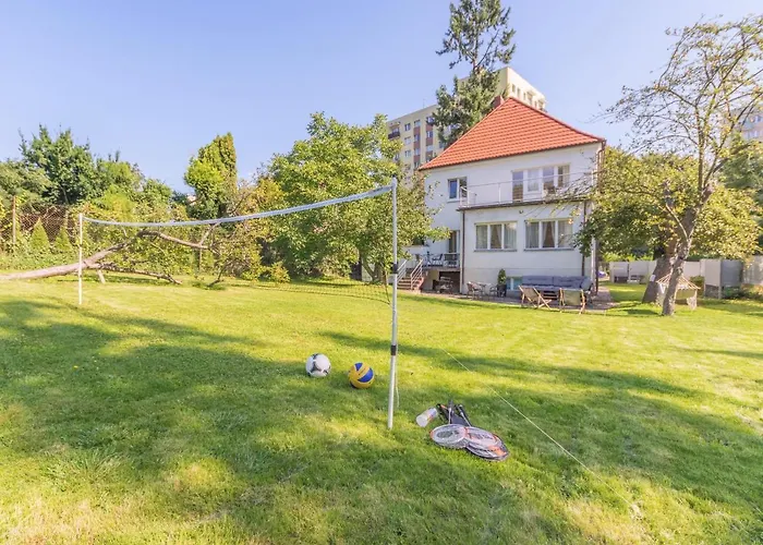 House Managers - Vintage Hostel *